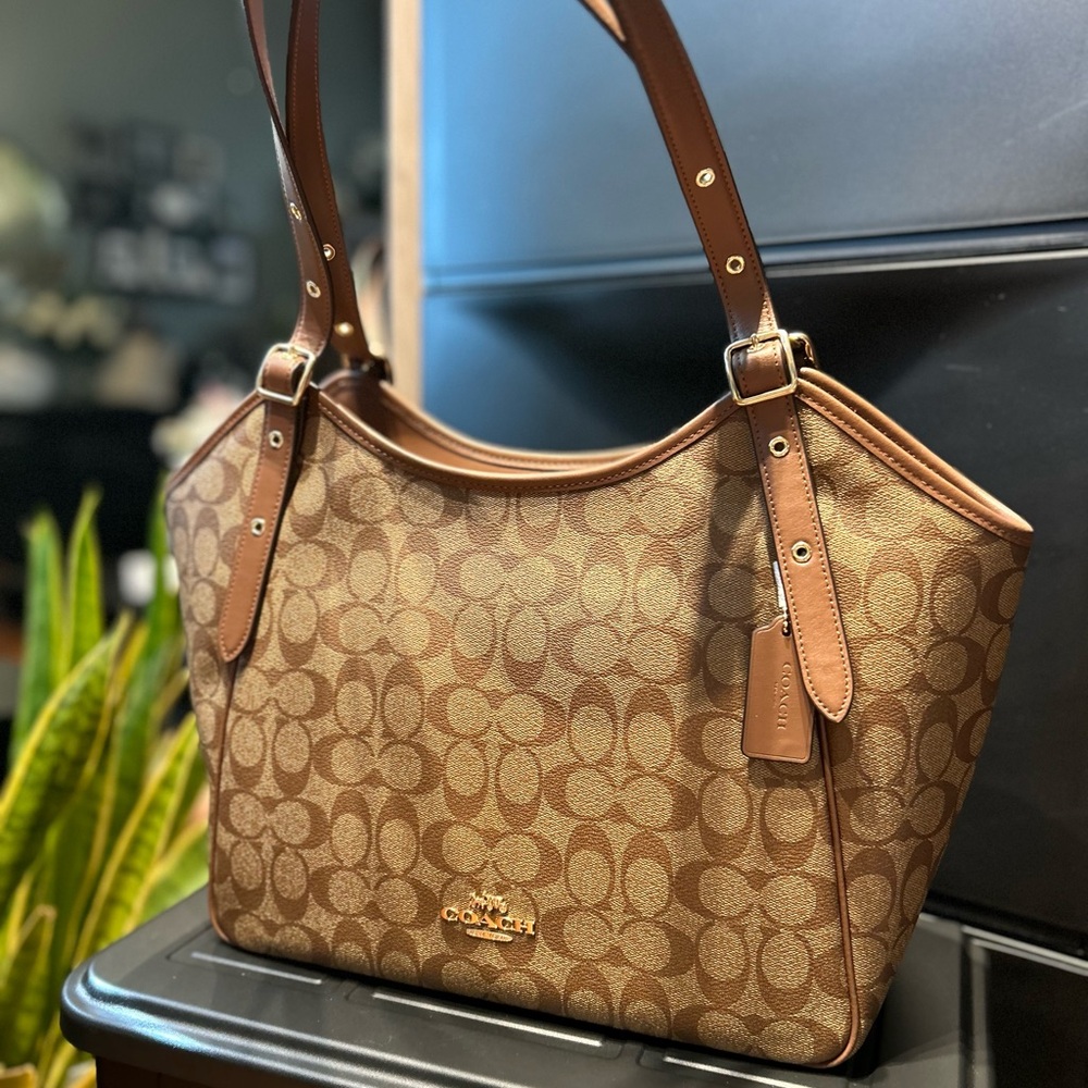 Coach Sig Meadow SB Tote Bag. Large Size. Khaki/Saddle.